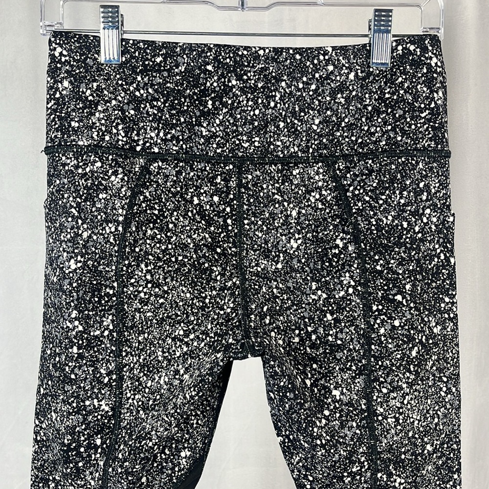 Lululemon Pace Rival Crop (Marathon) in Splatter White Black / Black. - Picture 7 of 12